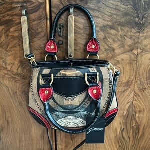 Gattinoni crossbody handbag NWT! Brand new, never been used.